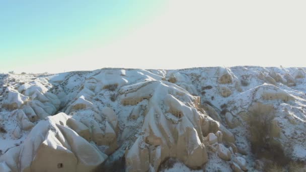Vista Aérea Pigeon Valley Cavernas Cobertas Neve Nascer Sol Capadócia — Vídeo de Stock