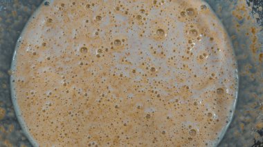 Hollanda mini krep sıvısı pişirmeye hazır.