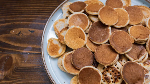 Свежеиспеченные Тарелку Poffertjes Традиционные Голландские Мини Блины Каких Других Ингредиентов — стоковое фото