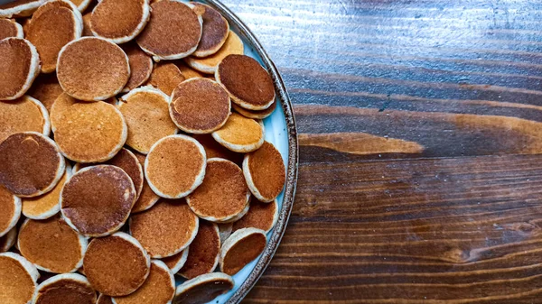 Φρεσκοψημένο Ένα Πιάτο Poffertjes Παραδοσιακά Ολλανδικά Μίνι Τηγανίτες Χωρίς Άλλα — Φωτογραφία Αρχείου