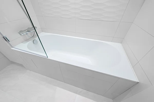Розкішна ванна у ванній кімнаті готелю . — стокове фото