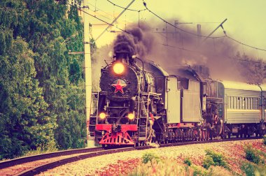 Retro buharlı tren yaz, gündüz.