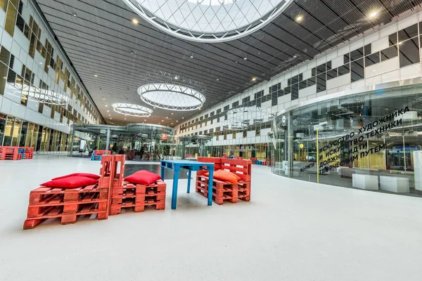 Interieur van het nieuwe gebouw in Skolkovo Technopark. — Stockfoto