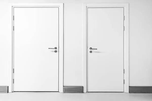Két zárt ajtók. — Stock Fotó