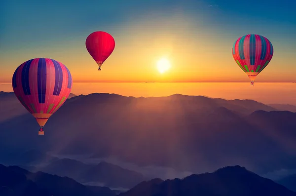 Morning flight of the three hot air balloons. — Stock Photo, Image