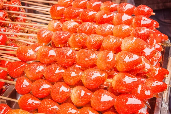 Świeże truskawki z cukrem. — Zdjęcie stockowe