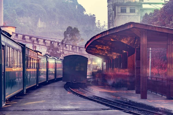 Evening view of narrow-gauge Yuejin station. — Stock Photo, Image