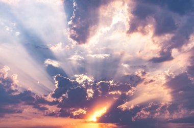 Gökyüzünde inanılmaz bulutlar.