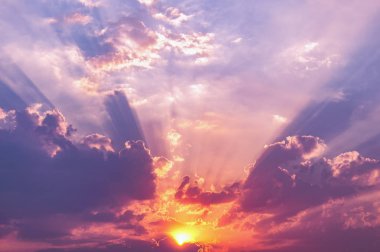 Gökyüzünde inanılmaz bulutlar.