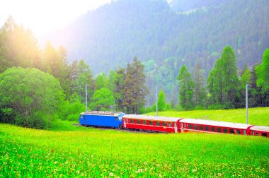 Yolcu treni Davos Chur için taşır..