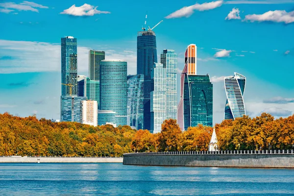 Autumn view of Moscow business city center. — Stock Photo, Image