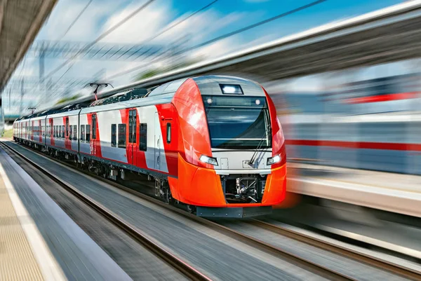 modern yüksek hızlı tren