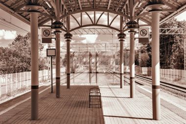 Gün zaman tren istasyonu.