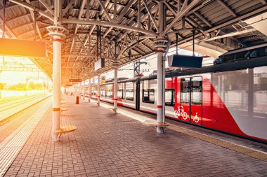 Yüksek hızlı tren standları platformu.