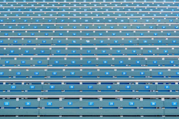 Blaue Sitze auf der Tribüne. — Stockfoto