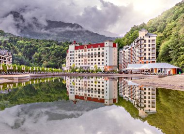 Radisson Hotel gölün görünümünü.
