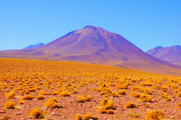 Paesaggio vulcanico durante il giorno . — Foto Stock