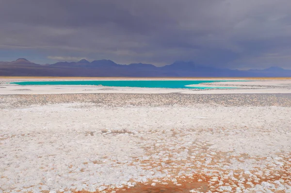 Stürmische Wolken über Laguna Cejar. — Stockfoto