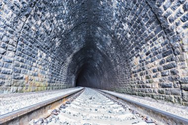 Eski tünel görüntülemek.