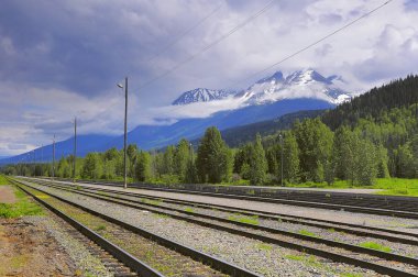 Görünüm boş Smithers tren istasyonuna. British Columbia. Kanada.