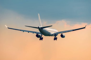 Yolcu uçağı iniş.