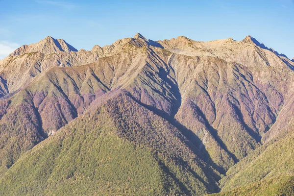 Cordillera de montaña por Krasnaya Polyana. Sochi. Rusia . —  Fotos de Stock