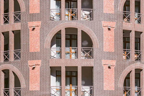 Janelas e varandas do novo edifício . — Fotografia de Stock