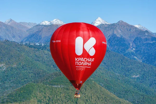 Krasnaya Polyana, Russia - October 13, 2019: Red hot air balloon flight on the mountain background. — Stock Photo, Image