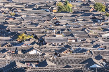 Tarihi şehir merkezinin havadan görünüşü. Lijiang. Çin.