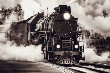 Buhar treni Riga Tren istasyonundan çıkmış. Moskova. Rusya.