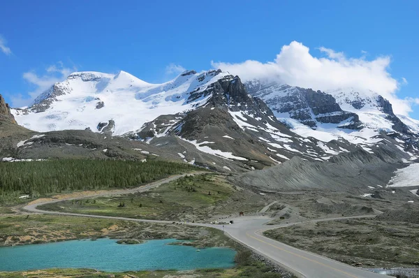 Βουνά του παγετώνα Athabasca - τμήμα του παγόβουνου Columbia. Jasper National Park, Αλμπέρτα, Καναδάς. — Φωτογραφία Αρχείου
