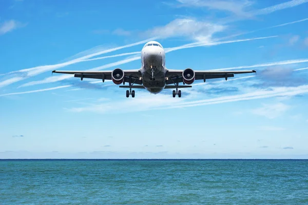 Landing of the passenger plane approaches to the island. — Stock Photo, Image