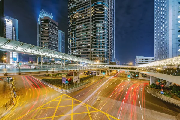 Merkez Bölgedeki akşam caddelerinin manzarası. Hong Kong. — Stok fotoğraf