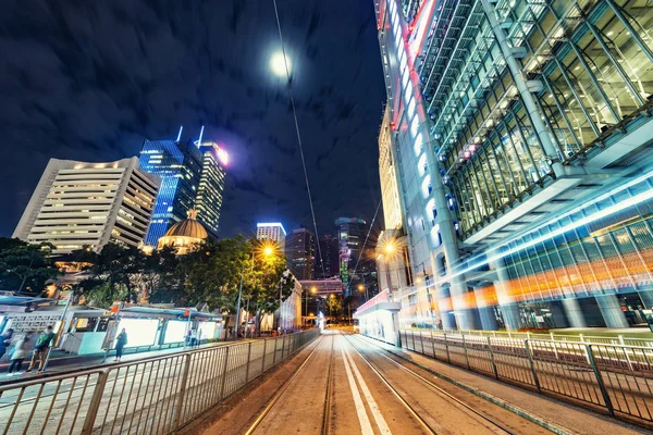 Vista nocturna de las calles de la ciudad. Distrito Central. Hong Kong — Foto de Stock