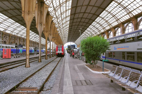 Nice, France - May 24, 2012: Passenger local and high speed TGV stand by the platform. — Stock Photo, Image