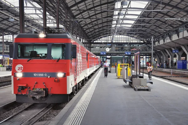 Luzern, Switzerland - July 03, 2012: Passenger train stands by the platform before departure. — Stock Photo, Image