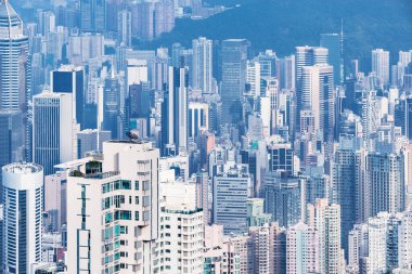 Gündüz şehir merkezi manzarası.