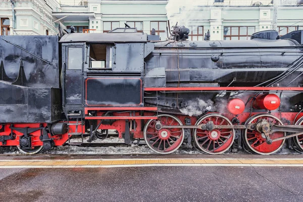 Vertrek van de stoomtrein retro. — Stockfoto