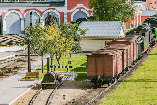 Vue du territoire du musée ferroviaire et du dépôt de locomotives à vapeur . — Photo