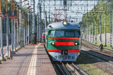 Retro yolcu treni Moskova 'dan Mytischi' ye hareket ediyor.