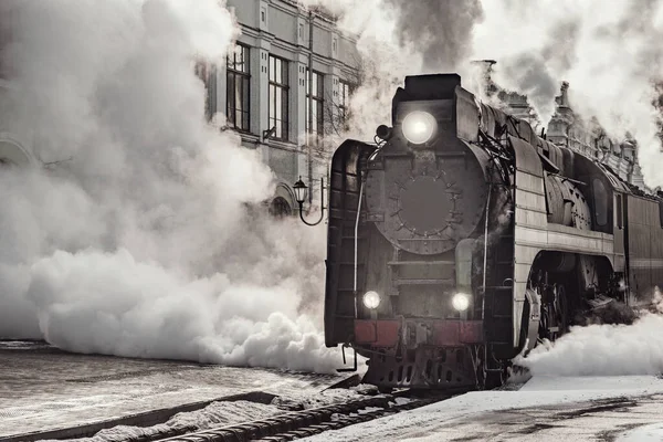 蒸汽火车从里加火车站出发。莫斯科。俄罗斯. — 图库照片