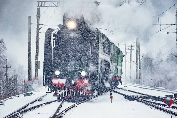 Trem Vapor Retro Parte Estação Ferroviária Inverno — Fotografia de Stock