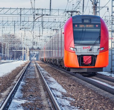 Moskova, Rusya - 15 Şubat 2020: Yüksek hız Leningrad demiryolu terminalinden Tver 'e geçti.