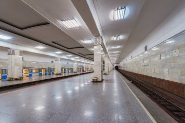 Moskova, Rusya, 28 Eylül 2019: Gece yarısı metro istasyonu görüntüsü.