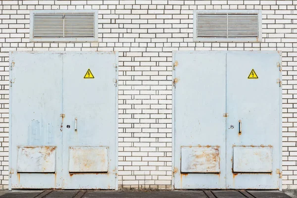 Металлические Двери Входа Электрическую Подстанцию — стоковое фото