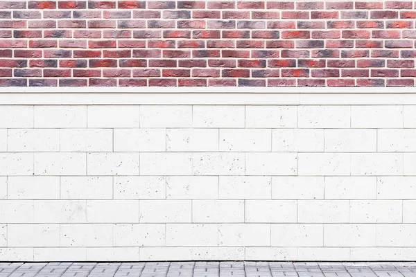 Красный Кирпич Каменная Стена Фоне Серого Каменного Пола — стоковое фото