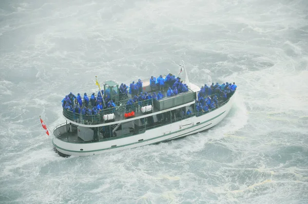 Navio Com Turistas Move Para Quedas Niagara — Fotografia de Stock