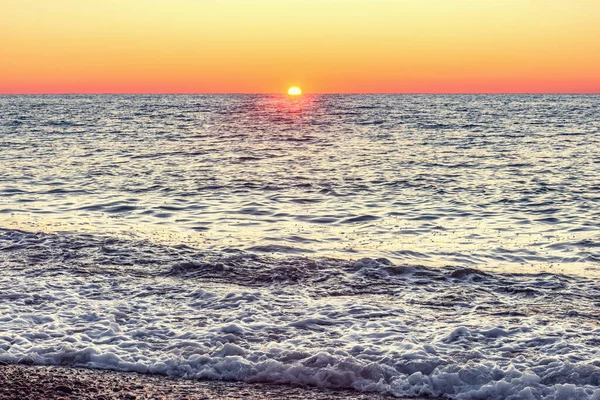 Cielo Atardecer Sobre Tranquila Superficie Del Mar — Foto de Stock