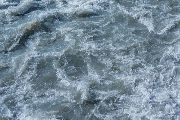 昼間の渓流の水面 — ストック写真