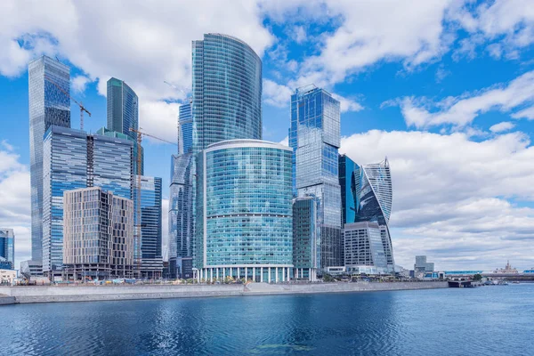 Centro Negocios Ciudad Junto Río Moscú Durante Día Rusia —  Fotos de Stock